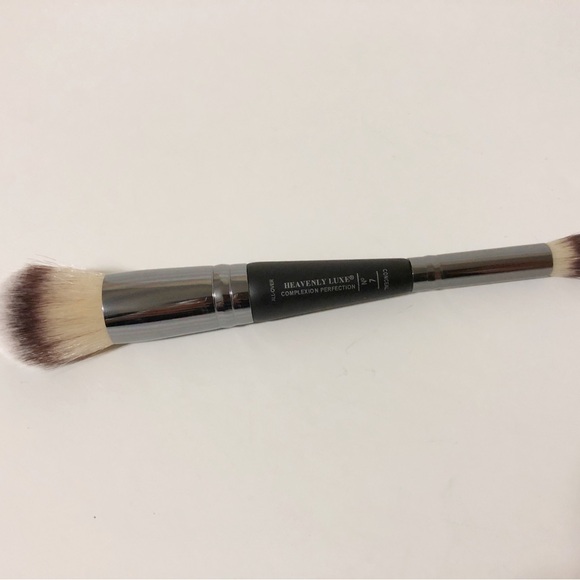 - 🌸New IT cosmetics heavenly luxe complexion perfection brush #7 - Picture 4 of 4